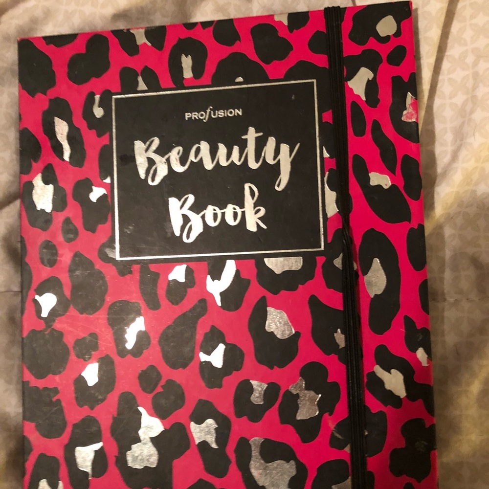 Makeup eyeshadow book 9/10 use